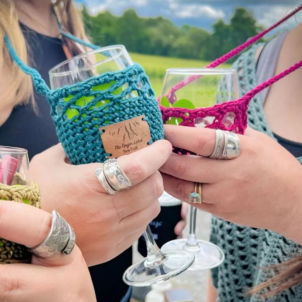 Зручні тримачі на шию